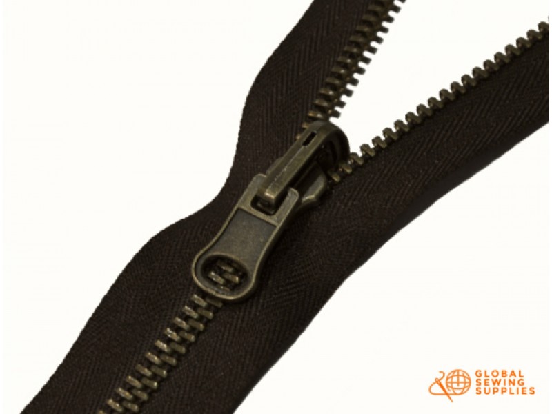 https://www.globalsewingsupplies.com/media/com_eshop/options/resized/Bronze-Double-Face-Metallic-No-5-Open-End-Zippers-65cm-800x600.jpg